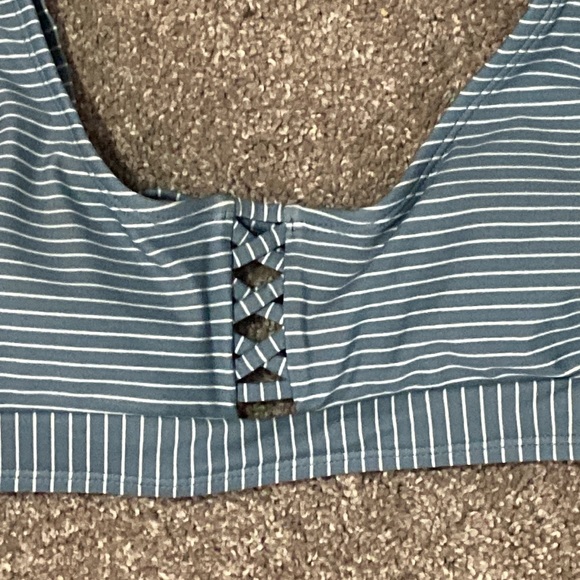 Super cute swim suit top - Picture 2 of 3